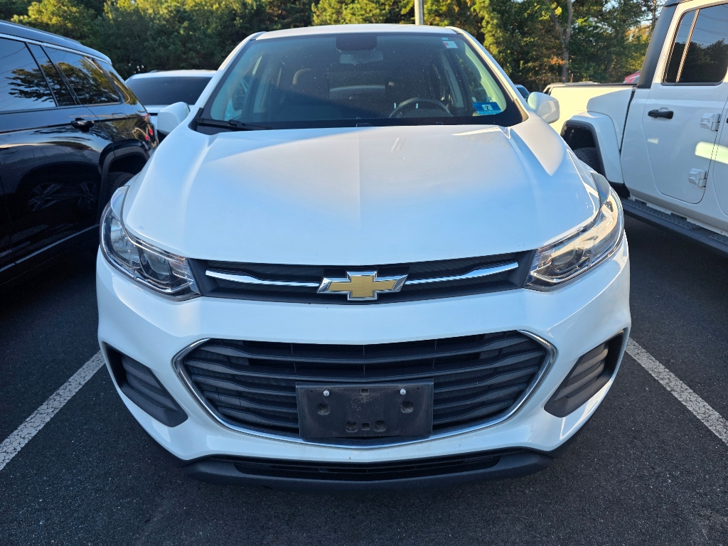 2020 Chevrolet Trax LS photo 2