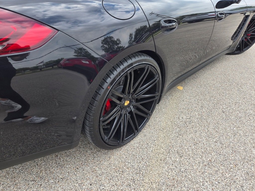 2015 Porsche Panamera GTS photo 16