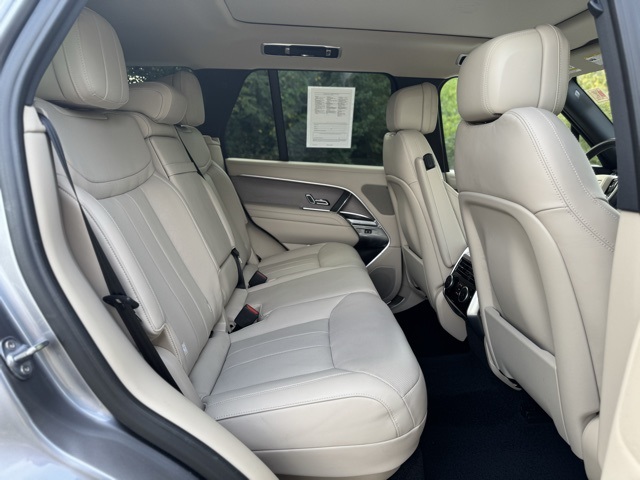 2023 Land Rover Range Rover SE photo 18