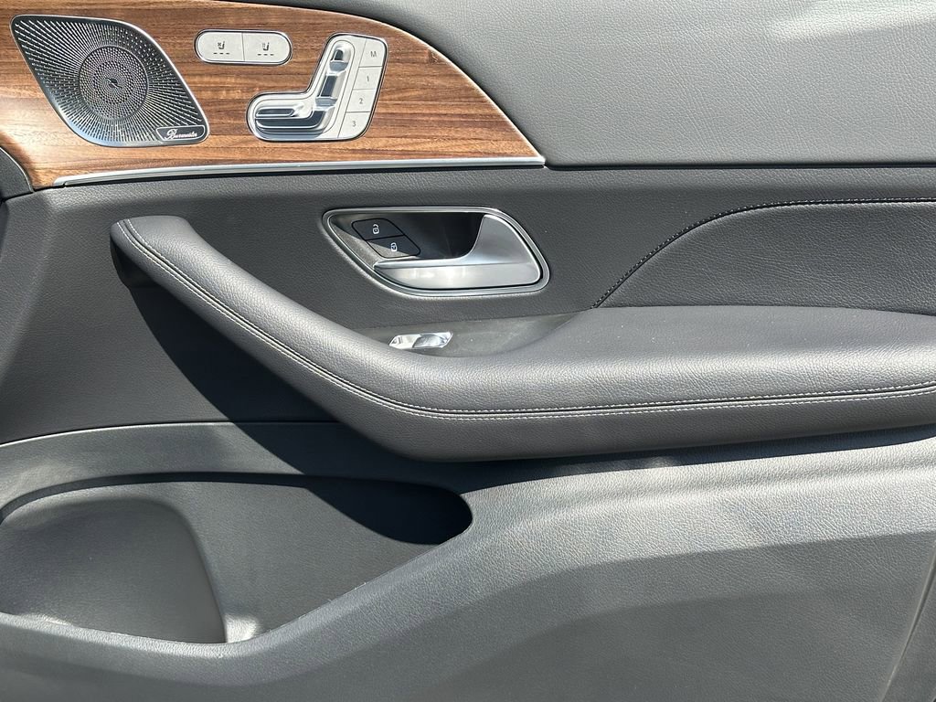 2025 Mercedes Benz GLS 450 4MATIC photo 14