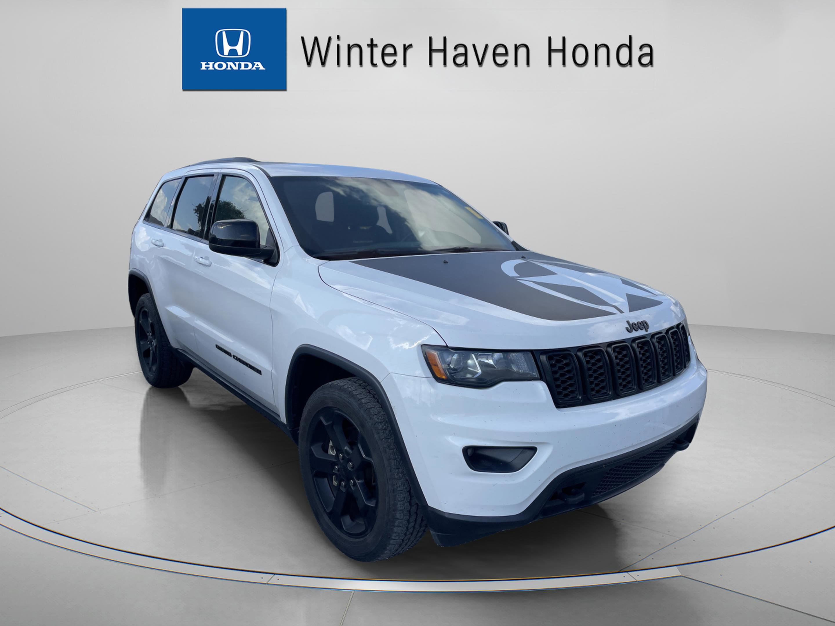 2021 Jeep Grand Cherokee Laredo photo 2