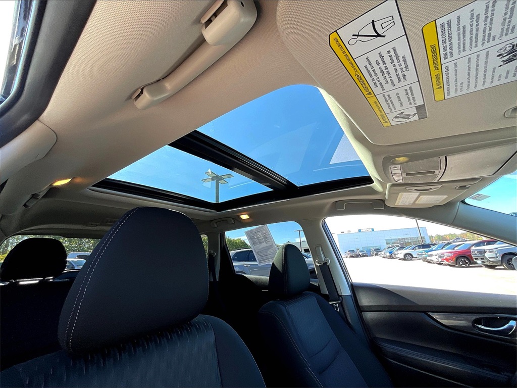 2019 Nissan Rogue SV photo 20