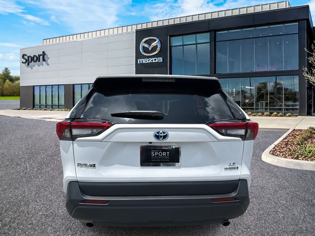 2024 Toyota RAV4 Hybrid LE photo 4