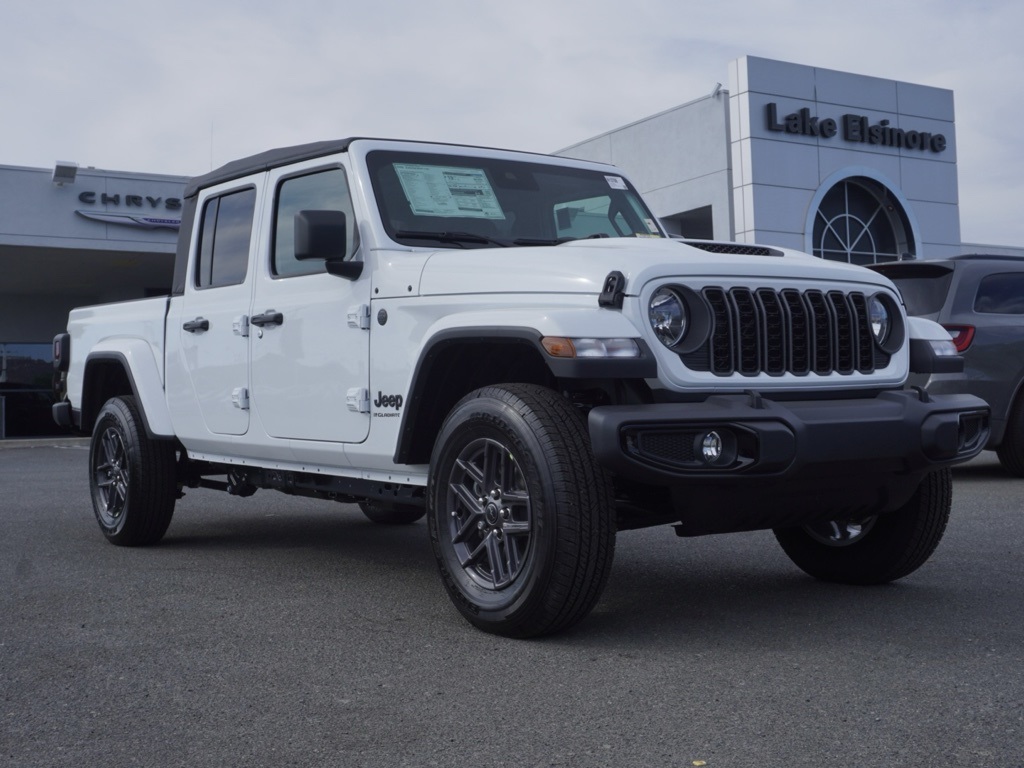 2025 Jeep Gladiator Sport photo 2