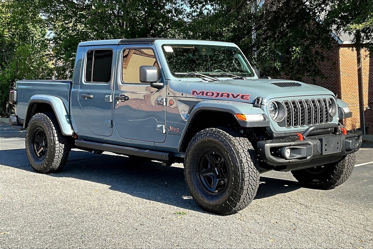2025 Jeep Gladiator Mojave photo 2