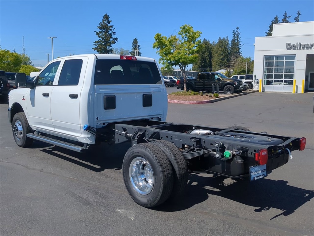 2024 Ram 3500 Tradesman photo 3