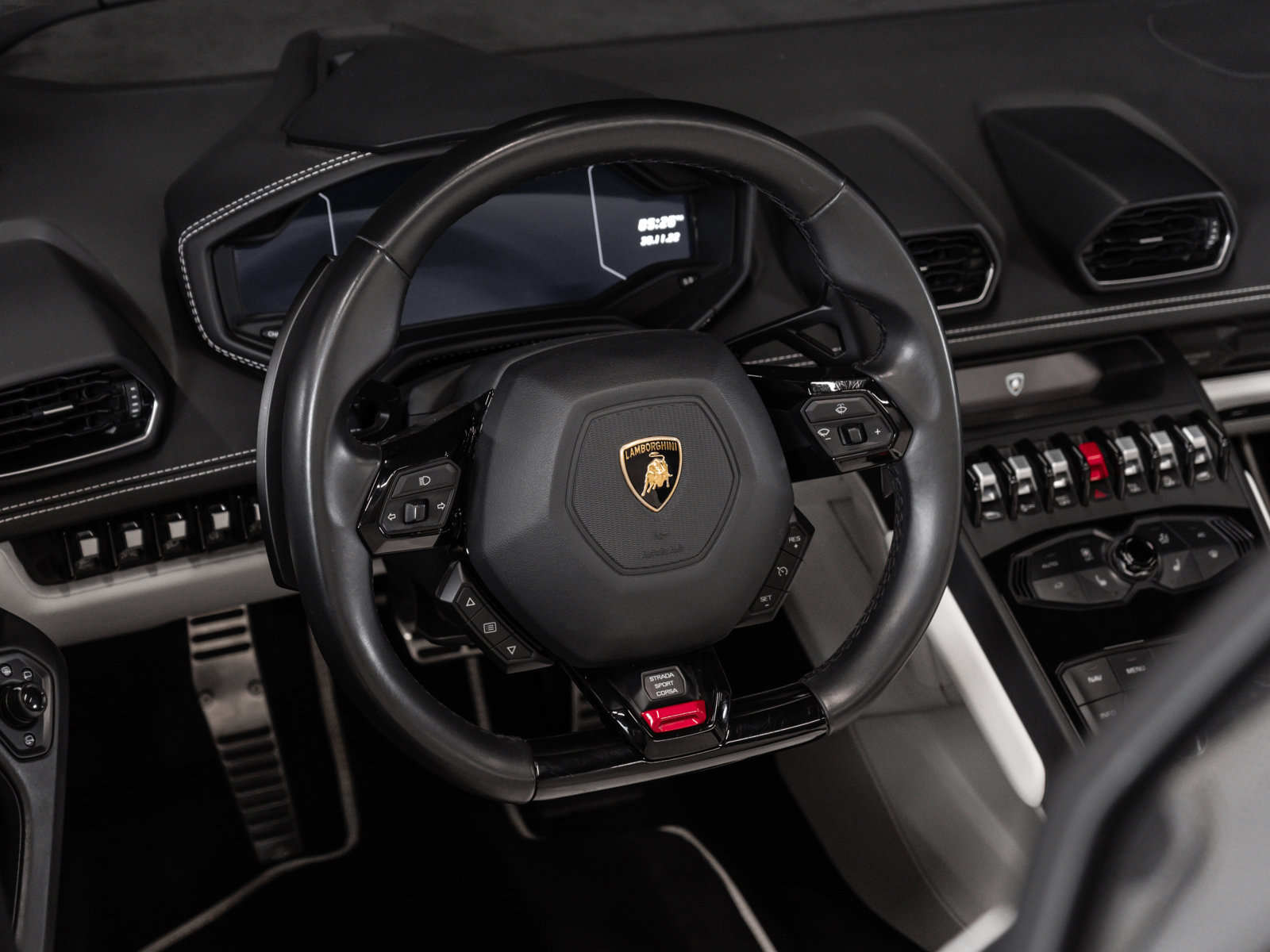 PreOwned 2018 Huracan Spyder 4WD Lifting System and