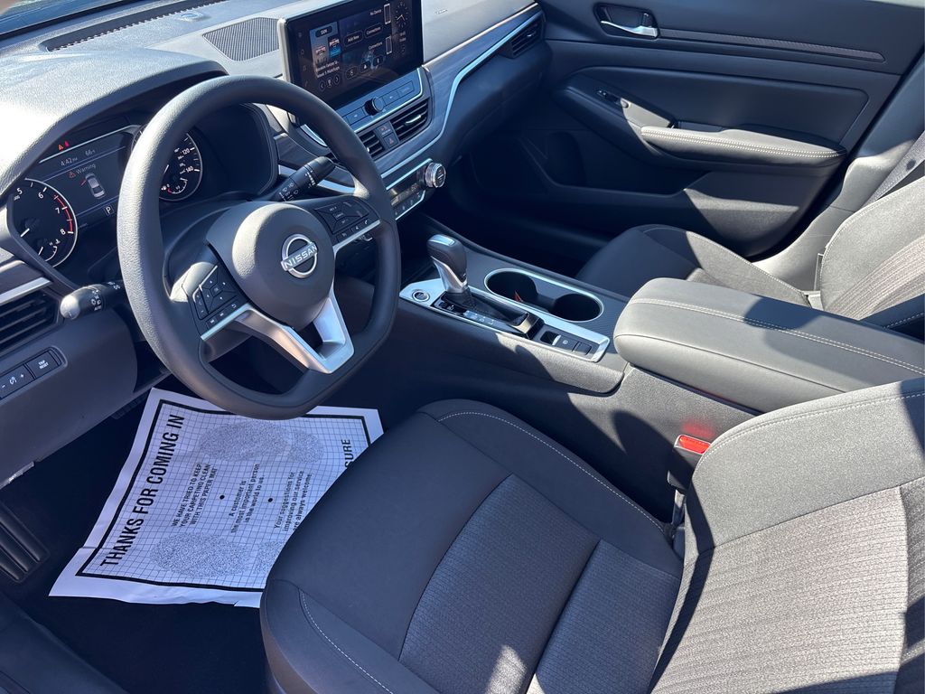 2025 Nissan Altima 2.5 SV photo 9