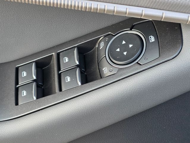 2025 Ford Explorer photo 8