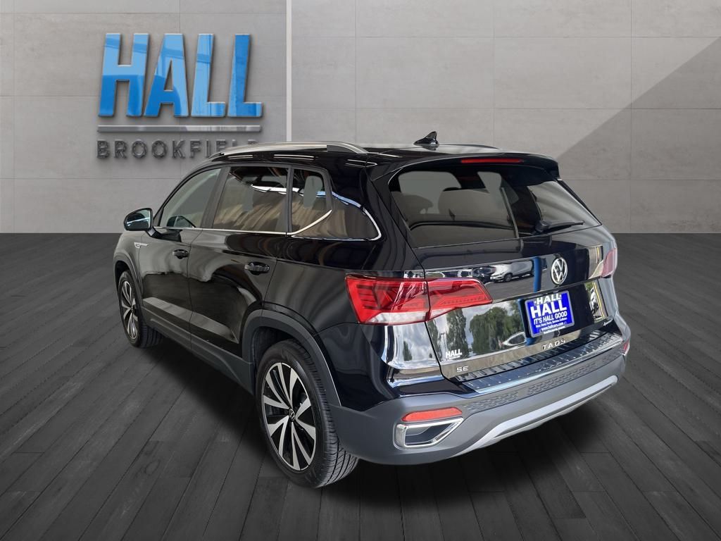 2022 Volkswagen Taos SE photo 3