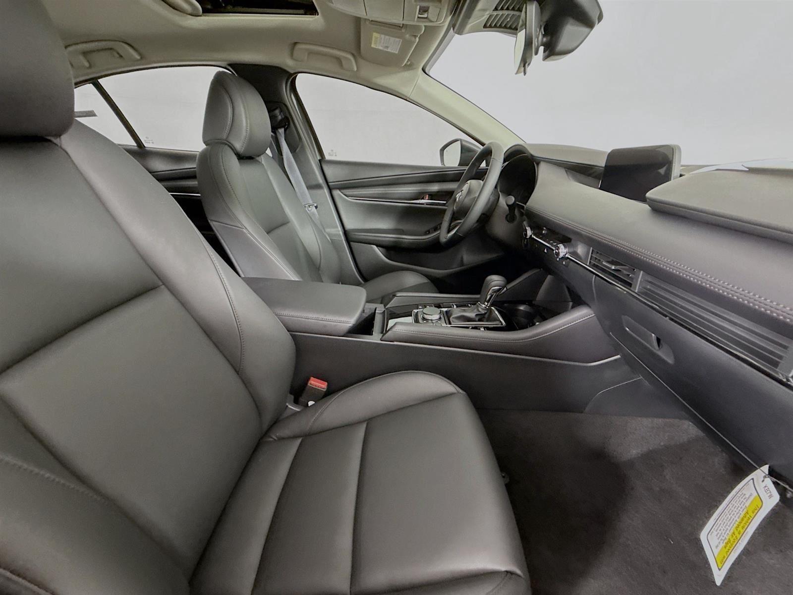 2025 Mazda Mazda3 2.5 s Preferred photo 37