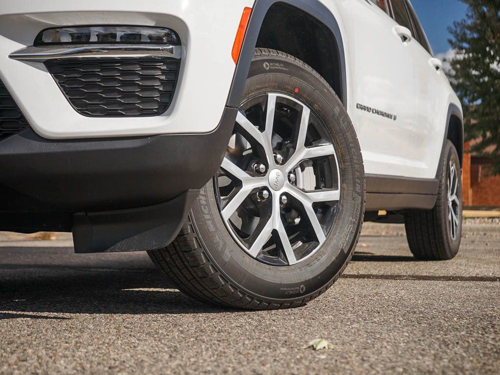 2025 Jeep Grand Cherokee Limited photo 4