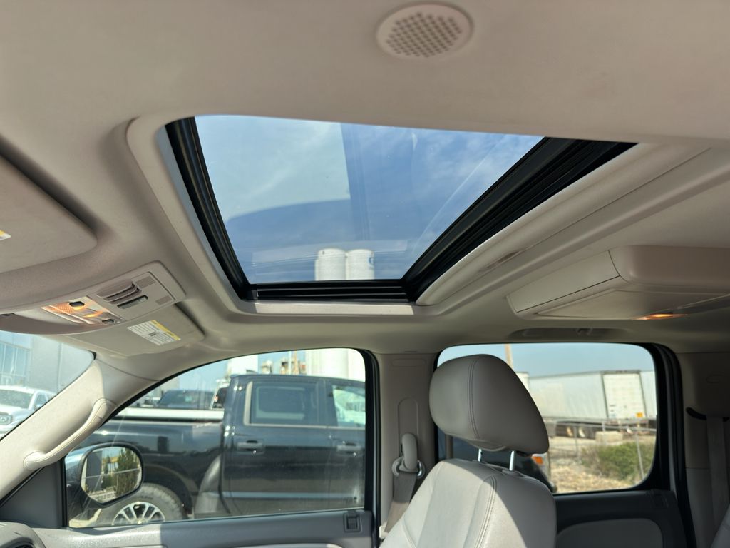 2011 Chevrolet Suburban 1500 LTZ photo 12