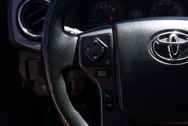 2017 Toyota Tacoma SR5 photo 24