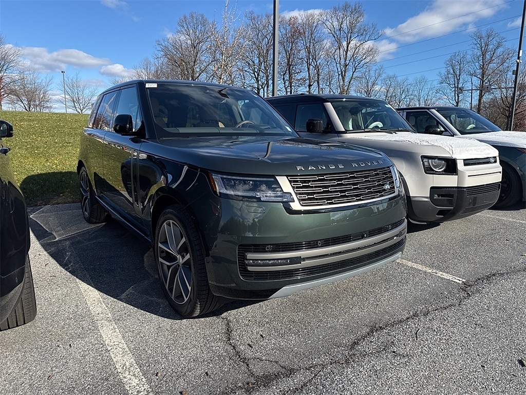 2025 Land Rover Range Rover SE photo 3