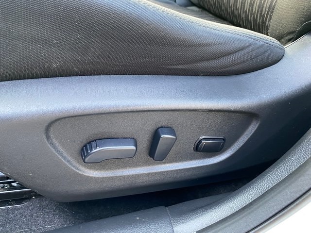 2018 Nissan Rogue SV photo 18