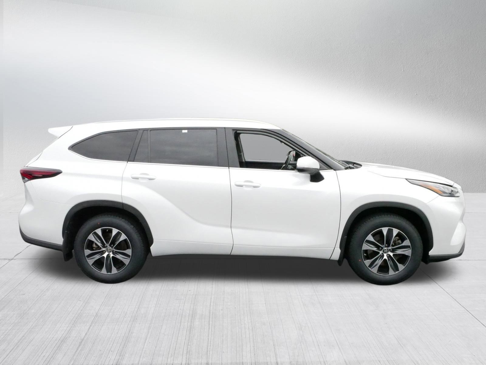 2024 Toyota Highlander XLE photo 5
