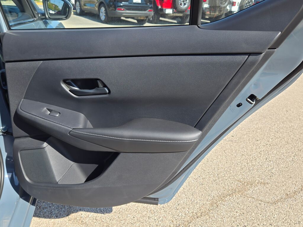 2025 Nissan Sentra SV photo 6