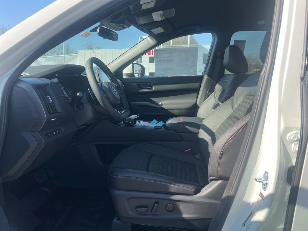 2025 Nissan Pathfinder Rock Creek photo 13