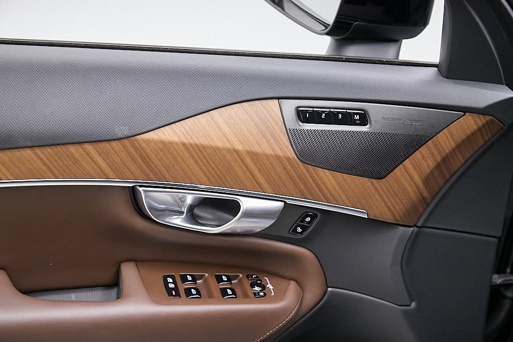 2023 VOLVO XC90 - Image 12