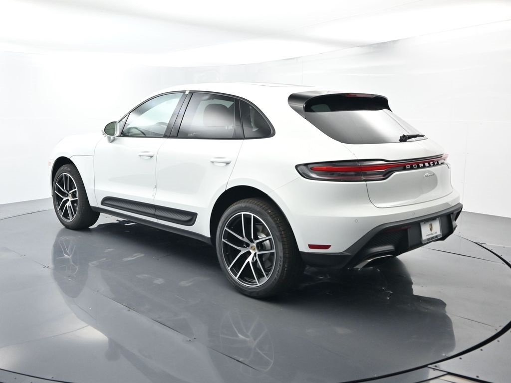 2026 Porsche Macan T photo 2