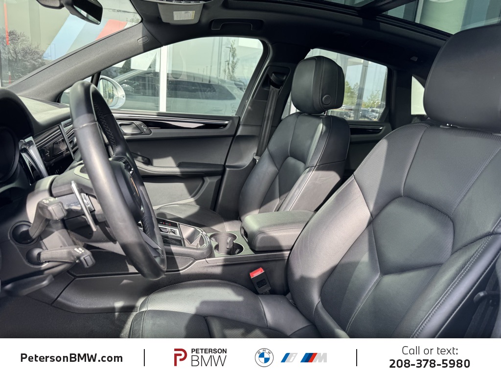 2024 Porsche Macan Base photo 16