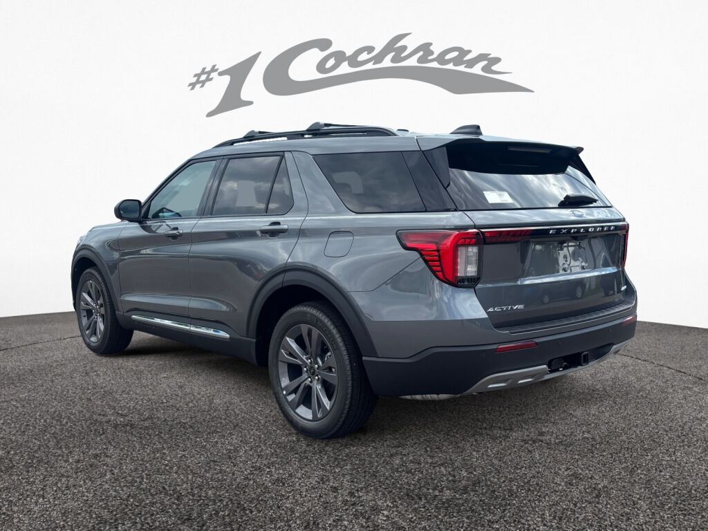 2025 Ford Explorer photo 3
