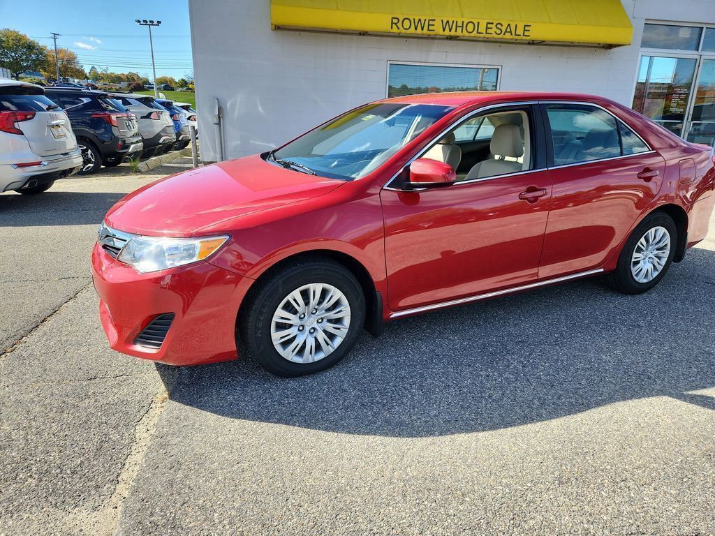 2014 Toyota Camry LE photo 3