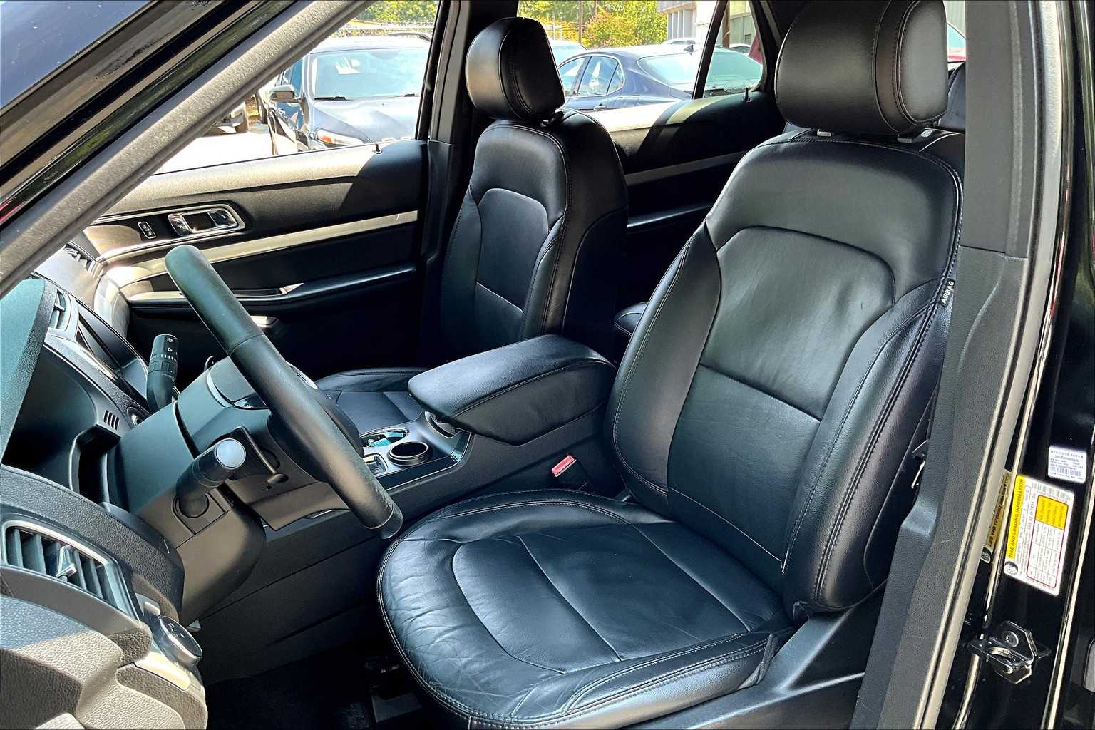 2017 Ford Explorer XLT photo 7