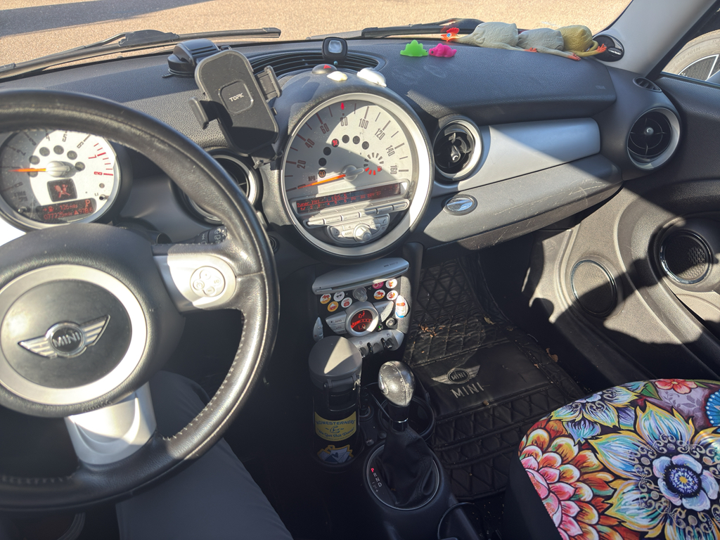 2010 Mini Cooper Hardtop photo 2