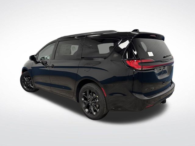 2026 Chrysler Pacifica Limited photo 3