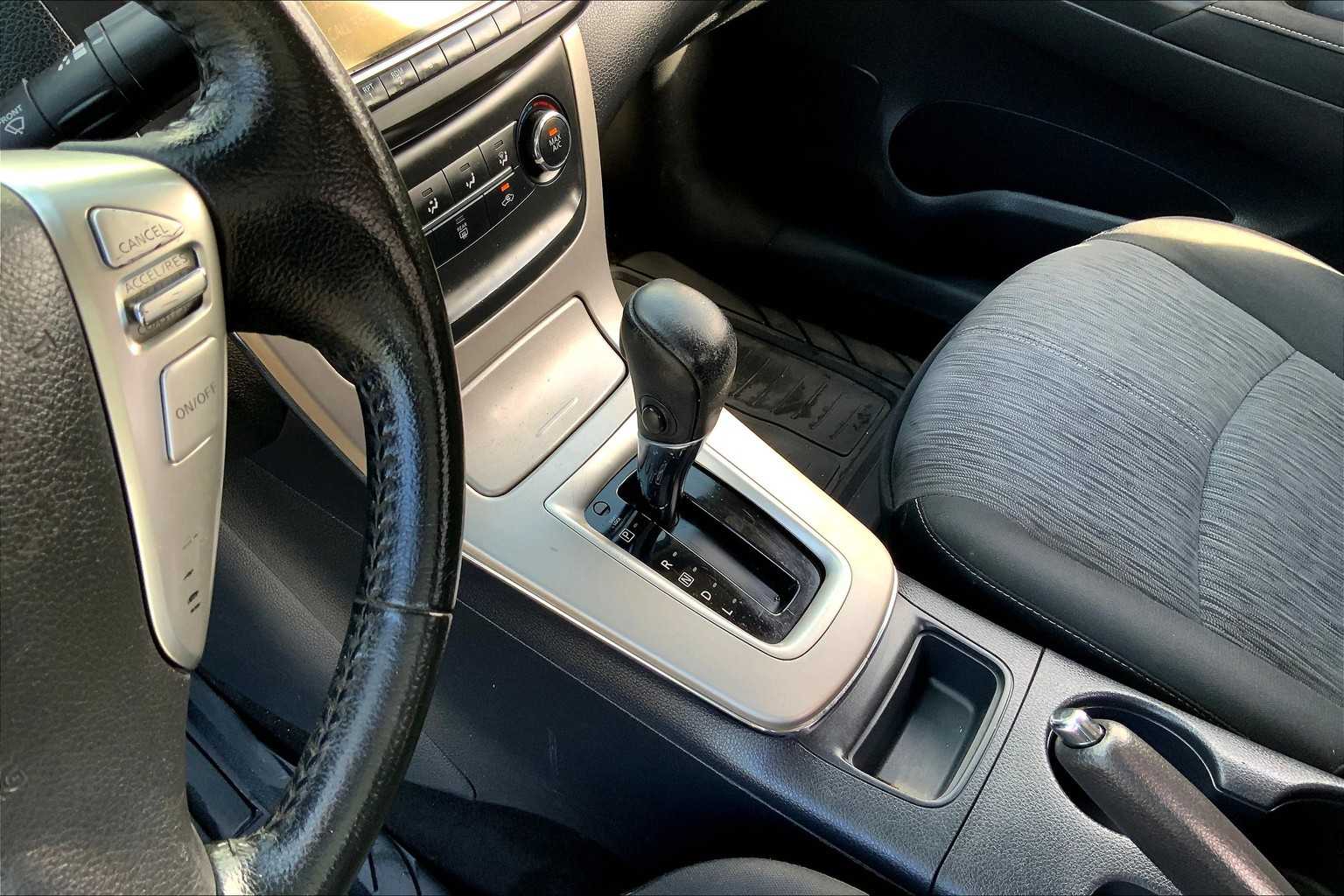 2015 Nissan Sentra SV photo 14