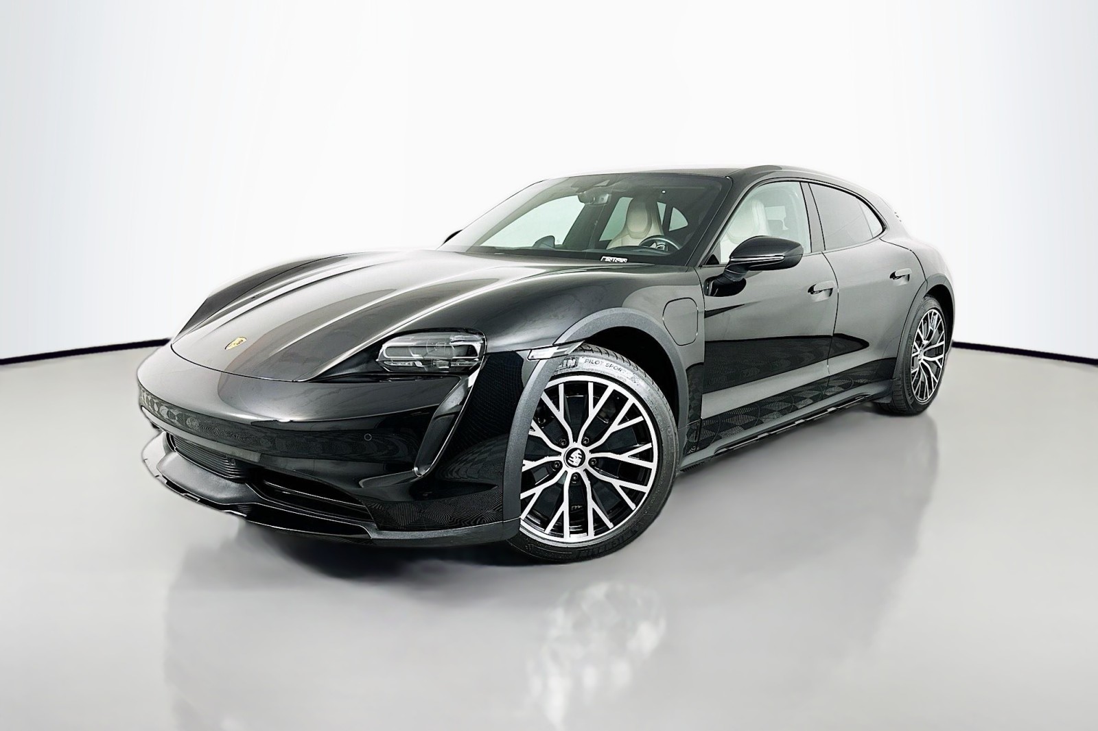 2022 Porsche Taycan Base's photo