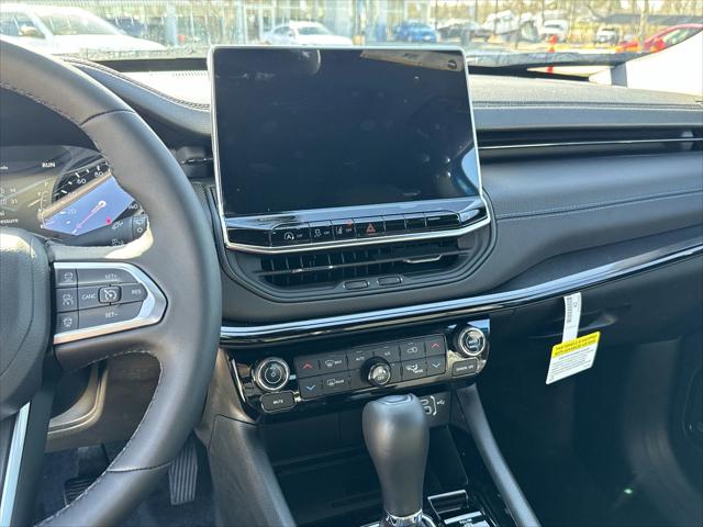 2025 Jeep Compass Latitude photo 13
