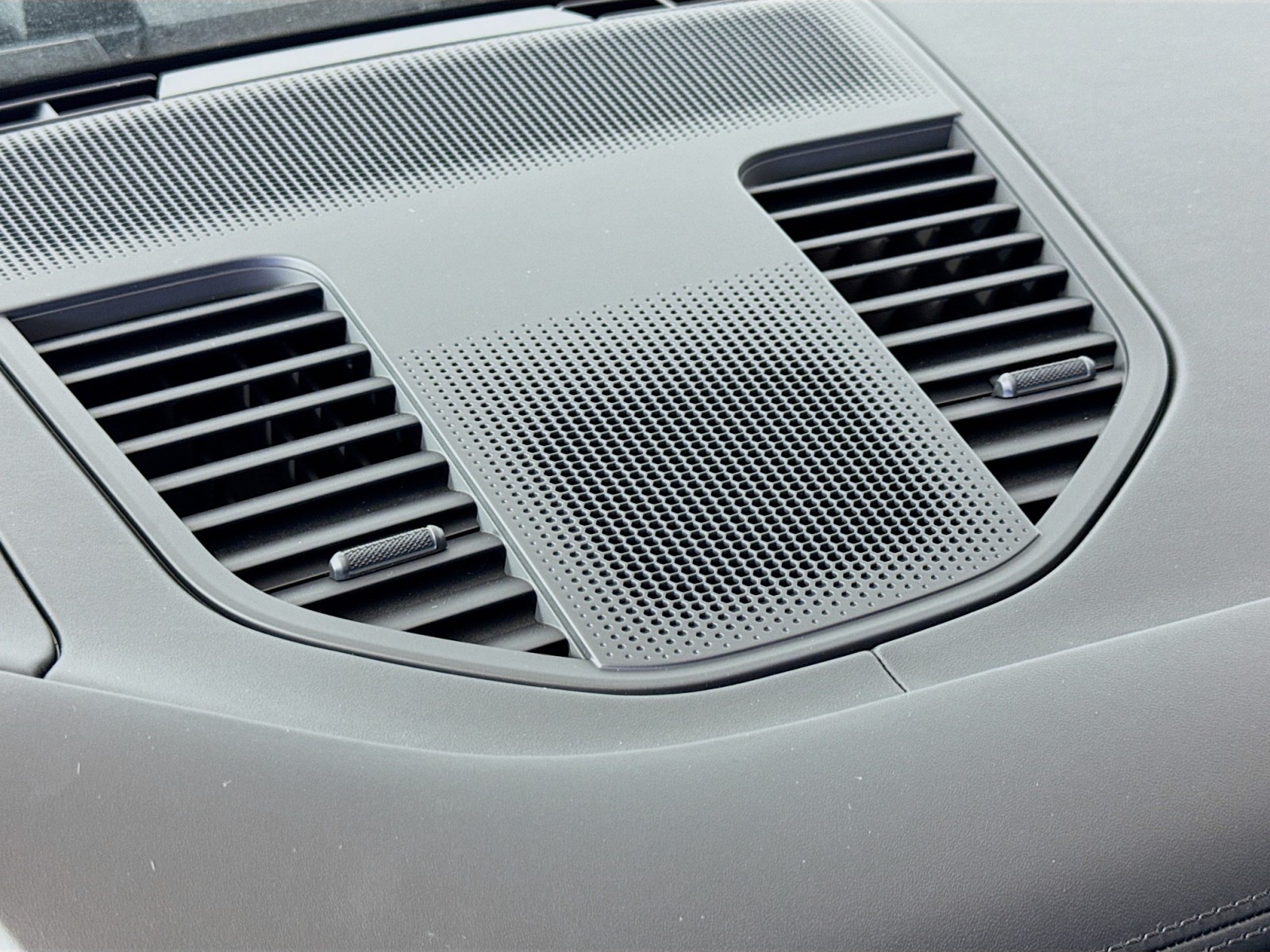 2025 Porsche Panamera 4 photo 27