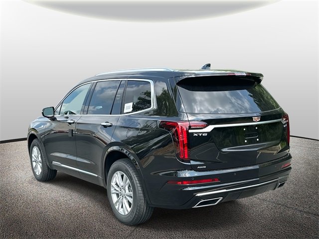 2025 Cadillac XT6 Luxury photo 2