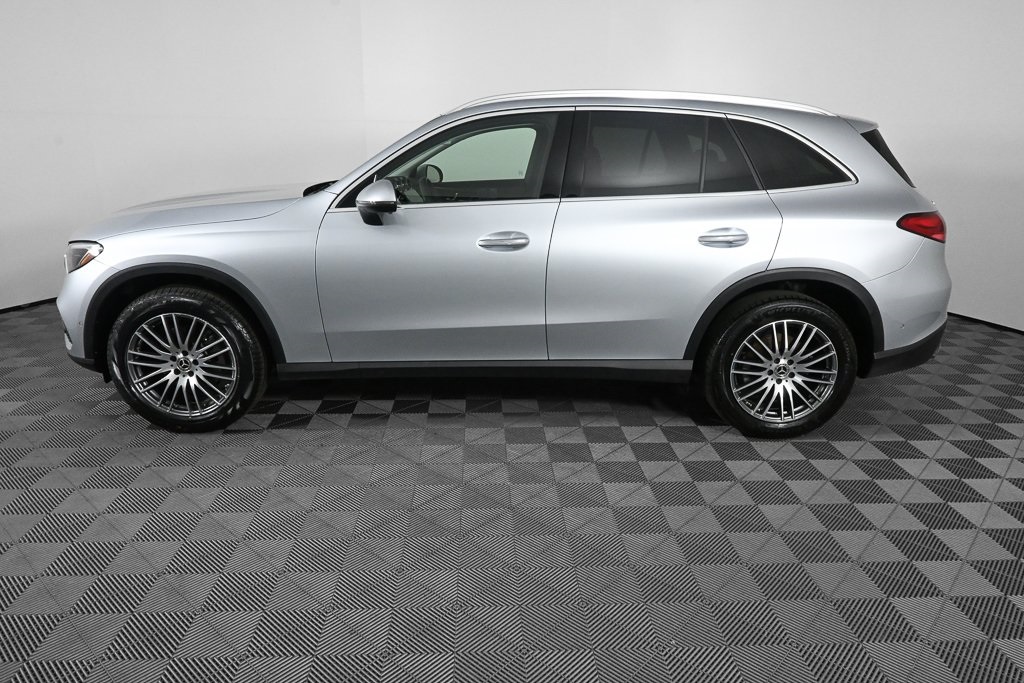 2024 Mercedes Benz GLC 300 4MATIC photo 3
