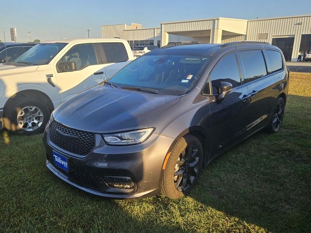 2023 Chrysler Pacifica Limited photo 2