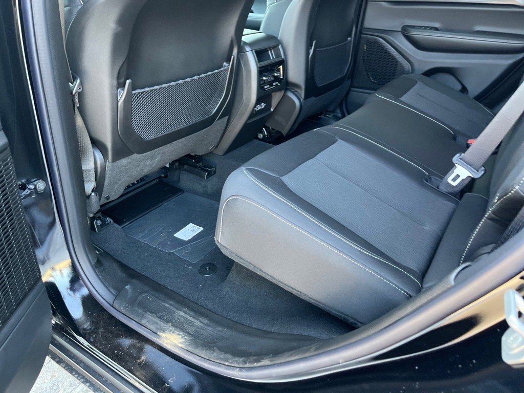 2025 Jeep Grand Cherokee Laredo Altitude photo 11