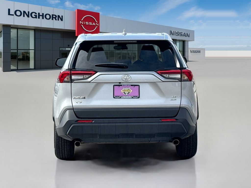 2024 Toyota RAV4 LE photo 4