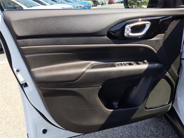 2026 Jeep Compass Latitude Altitude Special Edition photo 12