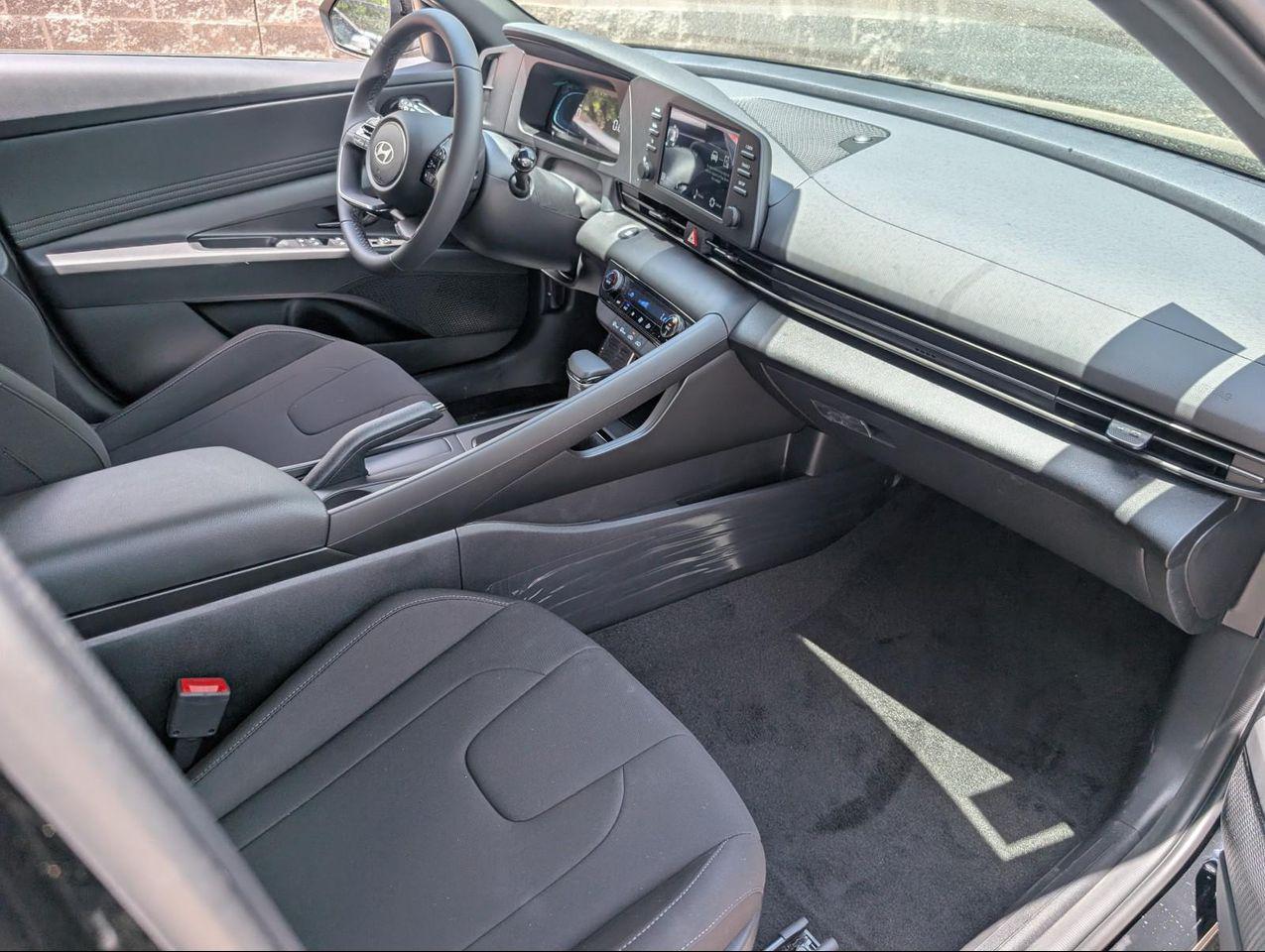 2025 Hyundai Elantra SEL Sport photo 19