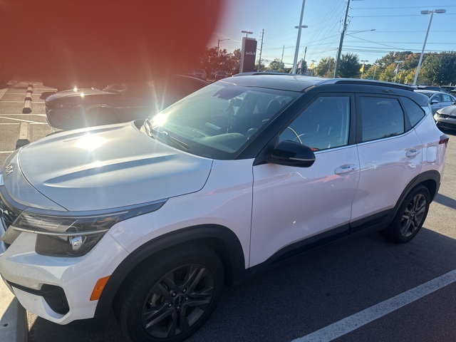 2023 Kia Seltos S photo 3