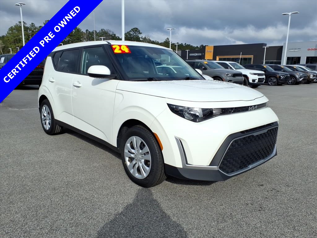 2024 Kia Soul LX's photo