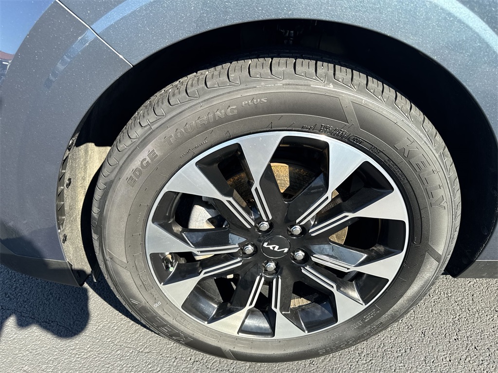 2023 Kia Carnival EX photo 16
