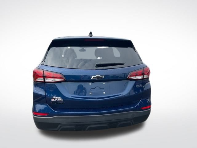 2023 Chevrolet Equinox LS photo 4