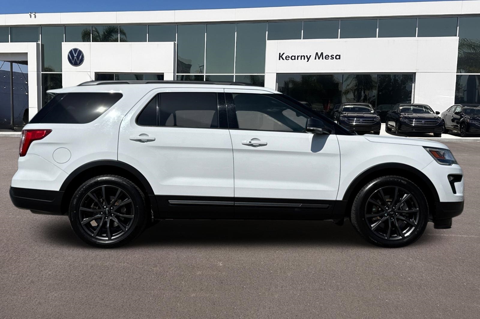 2019 Ford Explorer XLT photo 2