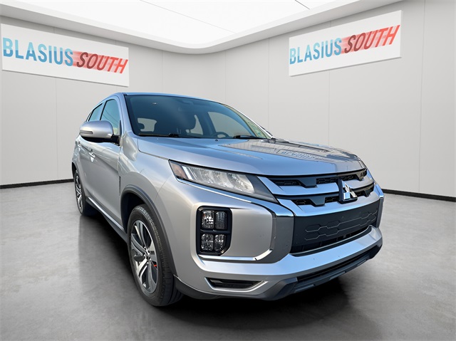 2023 Mitsubishi Outlander Sport SE's photo