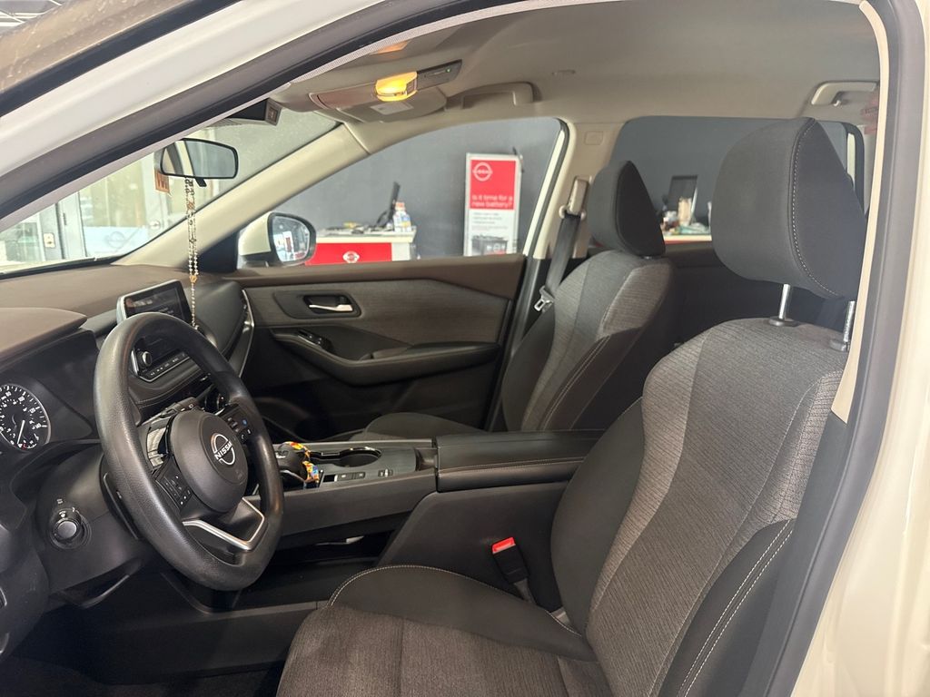 2022 Nissan Rogue SV photo 8