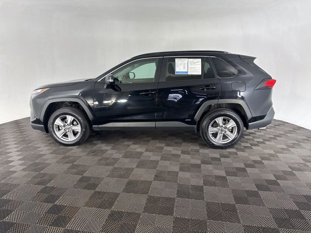 2024 Toyota RAV4 Hybrid XLE photo 4